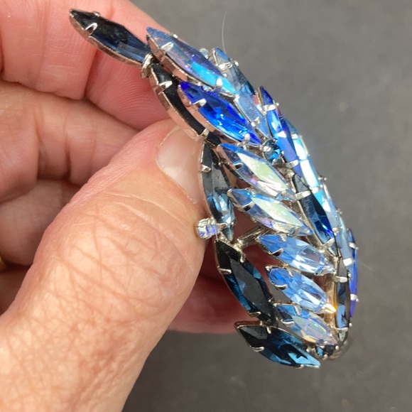 Vintage Austria Blue Rhinestone Leaf Brooch - Picture 4 of 6